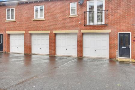 2 bedroom Flat to let in Horton Road, GRH (Gloucestershire Royal Hospital), Gloucester, GL1