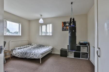 2 bedroom Flat to let in Byron Avenue, Podsmead, Gloucester, GL2