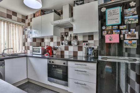 2 bedroom Flat to let in Byron Avenue, Podsmead, Gloucester, GL2