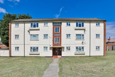 2 bedroom Flat to let in Byron Avenue, Podsmead, Gloucester, GL2