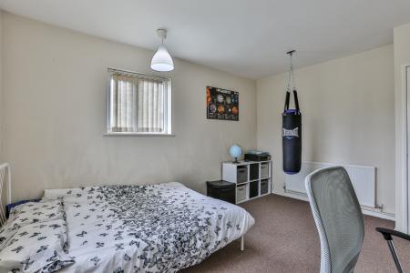 2 bedroom Flat to let in Byron Avenue, Podsmead, Gloucester, GL2
