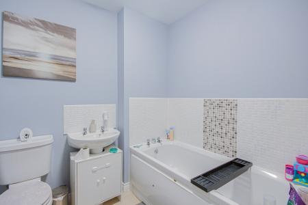 4 bedroom Terraced House for sale in Thatcham Avenue, Kingsway, Gloucester, GL2