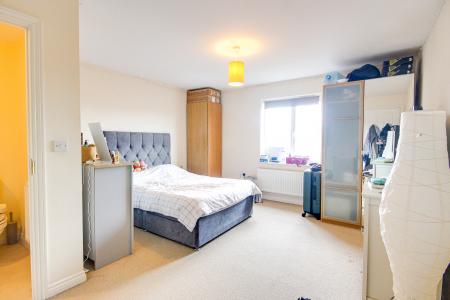 4 bedroom Terraced House for sale in Thatcham Avenue, Kingsway, Gloucester, GL2