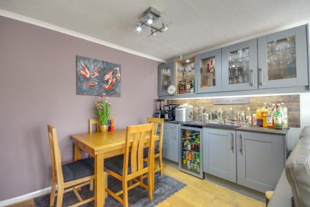 2 bedroom Ground floor maisonette for sale in The Chestnuts, Gloucester, GL1
