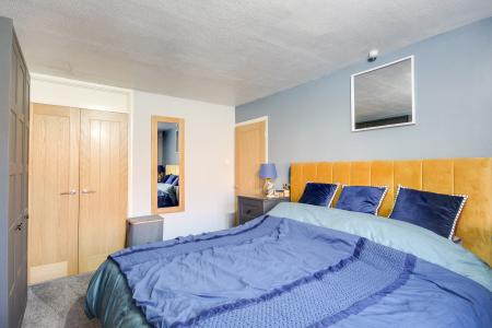 2 bedroom Ground floor maisonette for sale in The Chestnuts, Gloucester, GL1