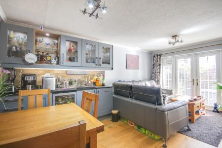 2 bedroom Ground floor maisonette for sale in The Chestnuts, Gloucester, GL1