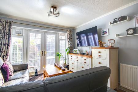 2 bedroom Ground floor maisonette for sale in The Chestnuts, Gloucester, GL1
