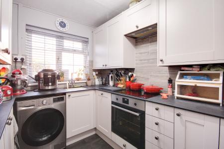 2 bedroom Ground floor maisonette for sale in The Chestnuts, Gloucester, GL1