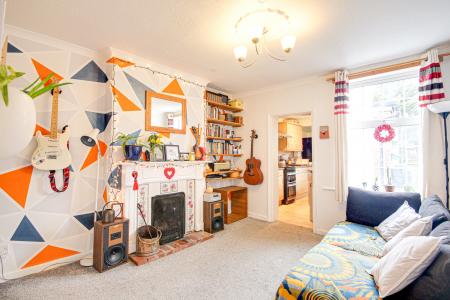 3 bedroom End of terrace house for sale in Painswick Road, Gloucester, GL4