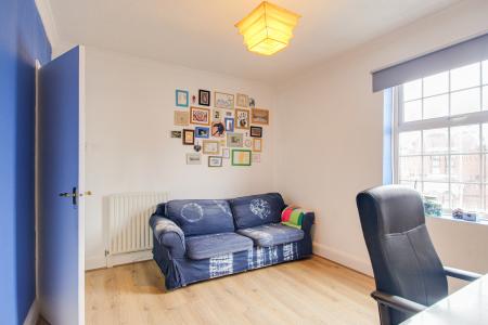 3 bedroom End of terrace house for sale in Painswick Road, Gloucester, GL4