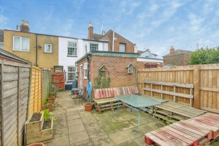 3 bedroom End of terrace house for sale in Painswick Road, Gloucester, GL4