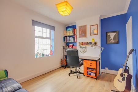 3 bedroom End of terrace house for sale in Painswick Road, Gloucester, GL4