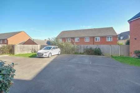 2 bedroom Flat for sale in Lasborough Drive, Tuffley, Gloucester, GL4