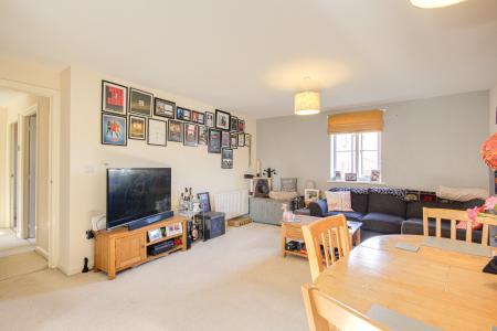 2 bedroom Flat for sale in Lasborough Drive, Tuffley, Gloucester, GL4