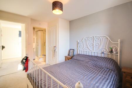 2 bedroom Flat for sale in Lasborough Drive, Tuffley, Gloucester, GL4