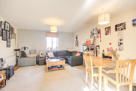 2 bedroom Flat for sale in Lasborough Drive, Tuffley, Gloucester, GL4