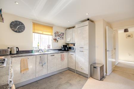 2 bedroom Flat for sale in Lasborough Drive, Tuffley, Gloucester, GL4