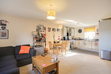2 bedroom Flat for sale in Lasborough Drive, Tuffley, Gloucester, GL4