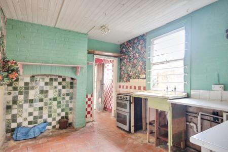 5 bedroom End of terrace house for sale in St Michaels Square, City Centre, Gloucester, GL1