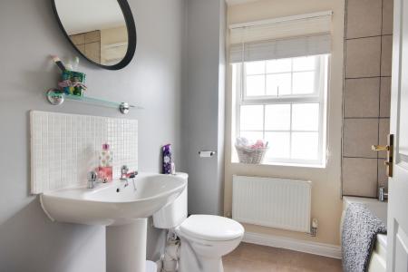 4 bedroom End of terrace house to let in Goose Bay Drive, Kingsway, Gloucester, GL2