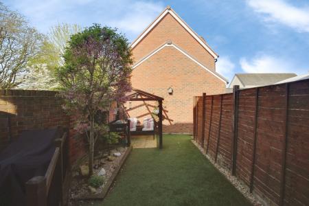 4 bedroom Semi-detached house for sale in Rudloe Drive, Kingsway, Gloucester, GL2