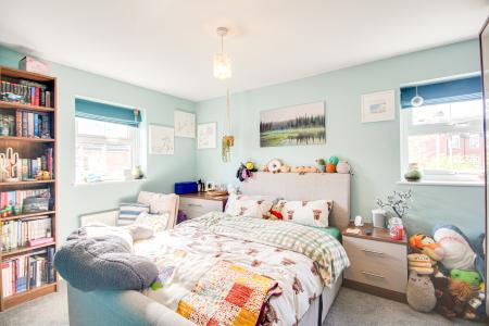 4 bedroom Semi-detached house for sale in Rudloe Drive, Kingsway, Gloucester, GL2