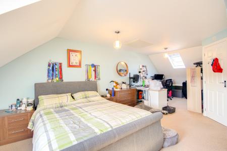 4 bedroom Semi-detached house for sale in Rudloe Drive, Kingsway, Gloucester, GL2