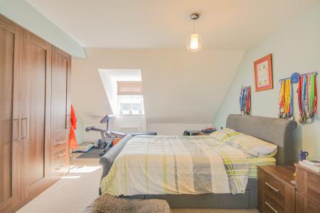 4 bedroom Semi-detached house for sale in Rudloe Drive, Kingsway, Gloucester, GL2