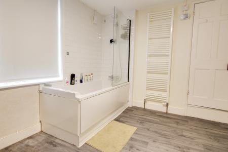 4 bedroom House share to let in Wellington Parade, GRH (Gloucestershire Royal Hospital), Gloucester, GL1