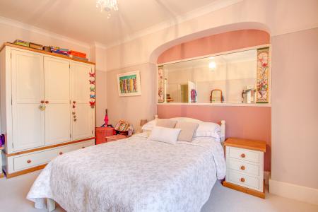 2 bedroom Flat for sale in Great Western Road, City Centre, Gloucester, GL1