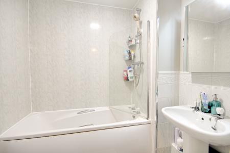 2 bedroom Ground floor flat for sale in Boughton Way, Coney Hill, Gloucester, GL4