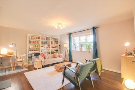 2 bedroom Ground floor flat for sale in Boughton Way, Coney Hill, Gloucester, GL4