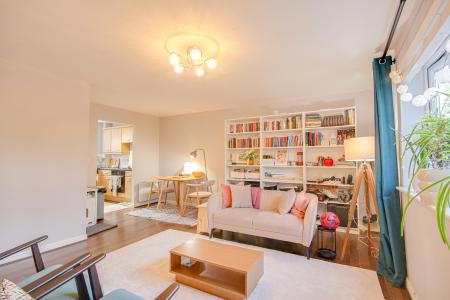 2 bedroom Ground floor flat for sale in Boughton Way, Coney Hill, Gloucester, GL4