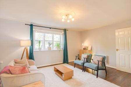2 bedroom Ground floor flat for sale in Boughton Way, Coney Hill, Gloucester, GL4