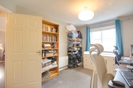 2 bedroom Ground floor flat for sale in Boughton Way, Coney Hill, Gloucester, GL4