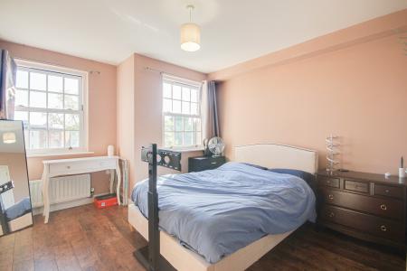 2 bedroom Flat for sale in Mayhill Way, GRH (Gloucestershire Royal Hospital), Gloucester, GL1