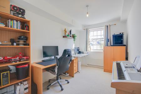 2 bedroom Flat for sale in Mayhill Way, GRH (Gloucestershire Royal Hospital), Gloucester, GL1