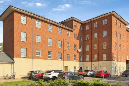 2 bedroom Flat for sale in Mayhill Way, GRH (Gloucestershire Royal Hospital), Gloucester, GL1