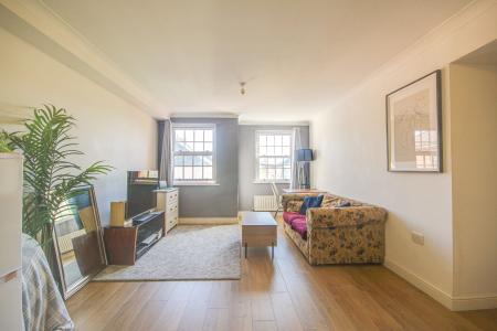 2 bedroom Flat for sale in Mayhill Way, GRH (Gloucestershire Royal Hospital), Gloucester, GL1