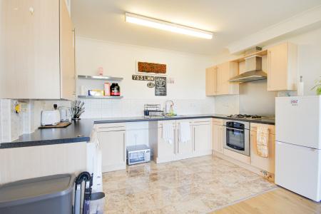 2 bedroom Flat for sale in Mayhill Way, GRH (Gloucestershire Royal Hospital), Gloucester, GL1