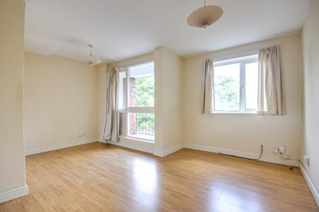 2 bedroom Flat to let in Glenville Parade, Hucclecote, Gloucester, GL3