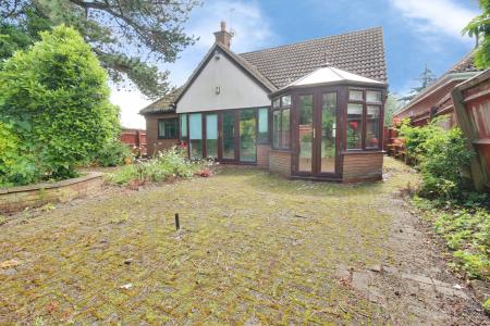 3 bedroom Detached bungalow for sale in Hempsted Lane, Hempsted, Gloucester, GL2