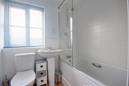 4 bedroom Terraced House to let in Lyneham Drive, Kingsway, Gloucester, GL2