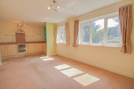 2 bedroom Flat for sale in Bristol Road, Quedgeley, Gloucester, GL2