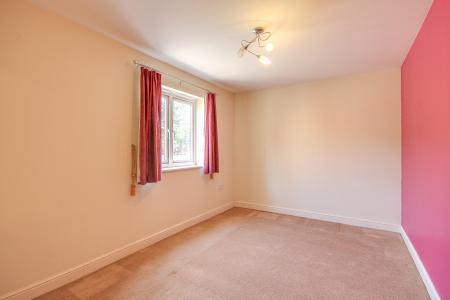 2 bedroom Flat for sale in Bristol Road, Quedgeley, Gloucester, GL2