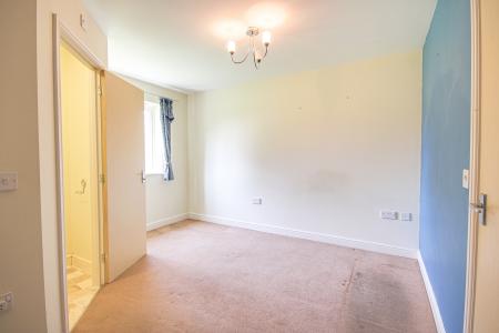 2 bedroom Flat for sale in Bristol Road, Quedgeley, Gloucester, GL2