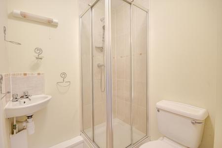 2 bedroom Flat for sale in Bristol Road, Quedgeley, Gloucester, GL2
