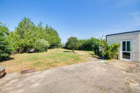 3 bedroom Detached house to let in Rookery Villas, Minsterworth, Gloucester, GL2