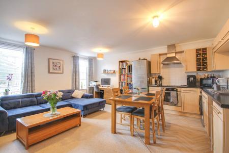 2 bedroom Flat for sale in Harescombe Drive, GRH (Gloucestershire Royal Hospital), Gloucester, GL1