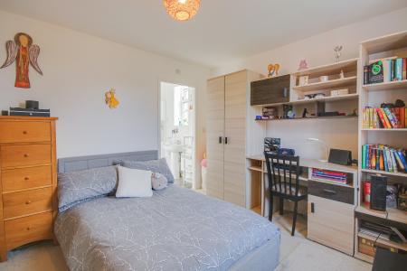 2 bedroom Flat for sale in Harescombe Drive, GRH (Gloucestershire Royal Hospital), Gloucester, GL1